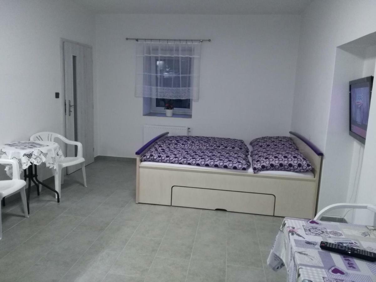 Hana , Apartment